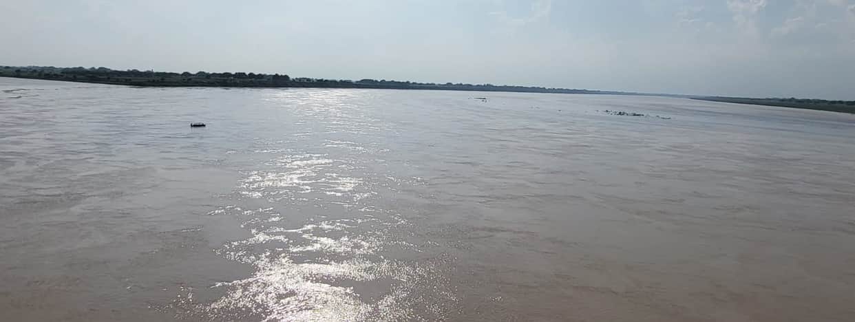 Panic in riverside villages due to rising Yamuna water level.