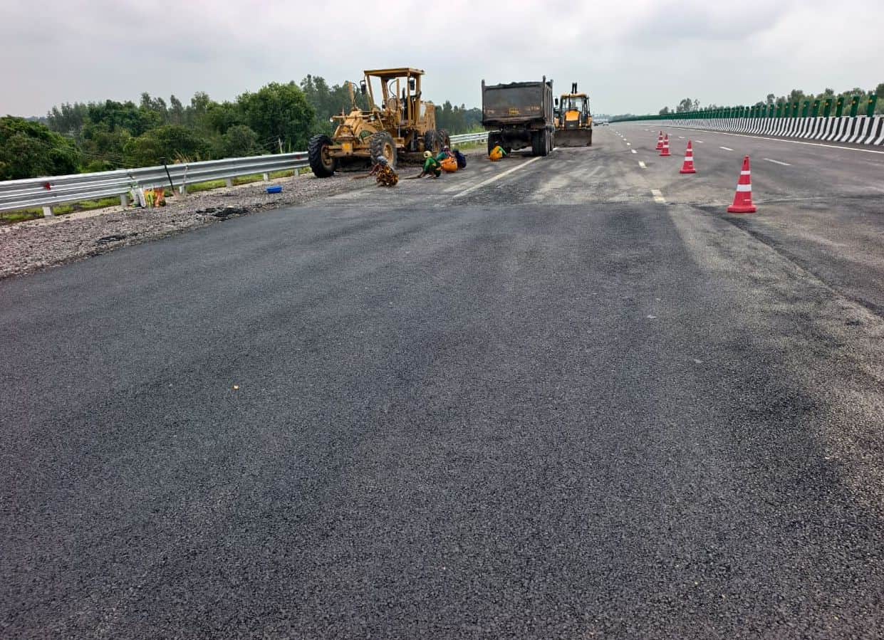 Expressway road caved in at four locations and was uprooted over a 250-meter stretch.
