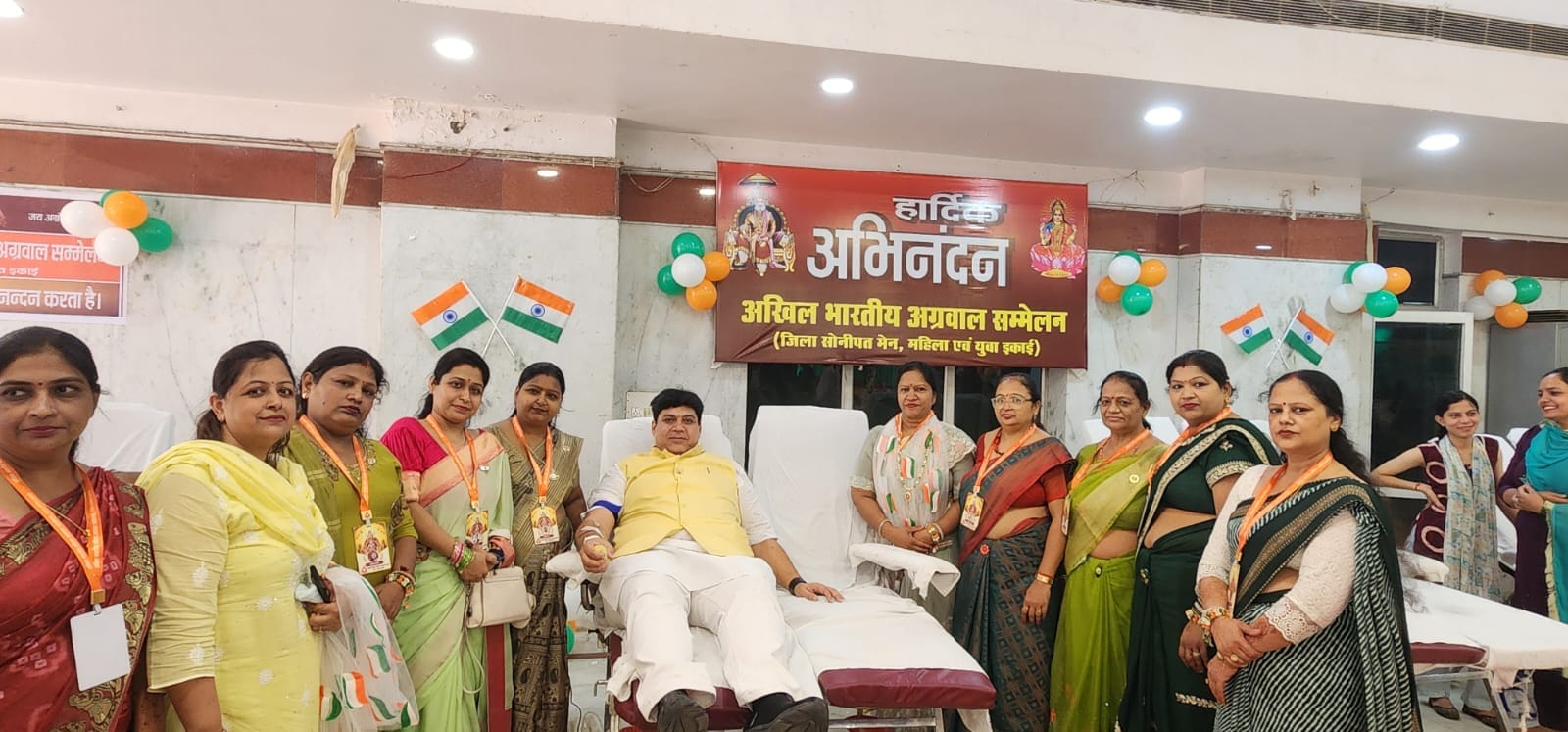 फोटो  : अखिल भारतीय युवा अग्रवाल सम्मेलन की ओर से महाराजा अग्रसेन भवन में लगाए रक्तदान शिविर मे