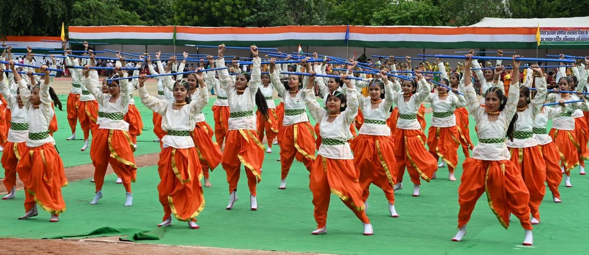 Sonipat News: स्वतंत्रता दिवस पर जिलेभर में गूंजा देशभक्ति का संदेश, उद्योग मंत्री ने किया ध्वजारोहण