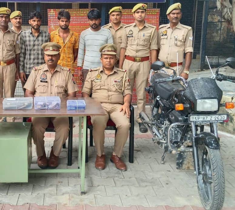 Bike-borne miscreants looted a cash box from a shop; three arrested.