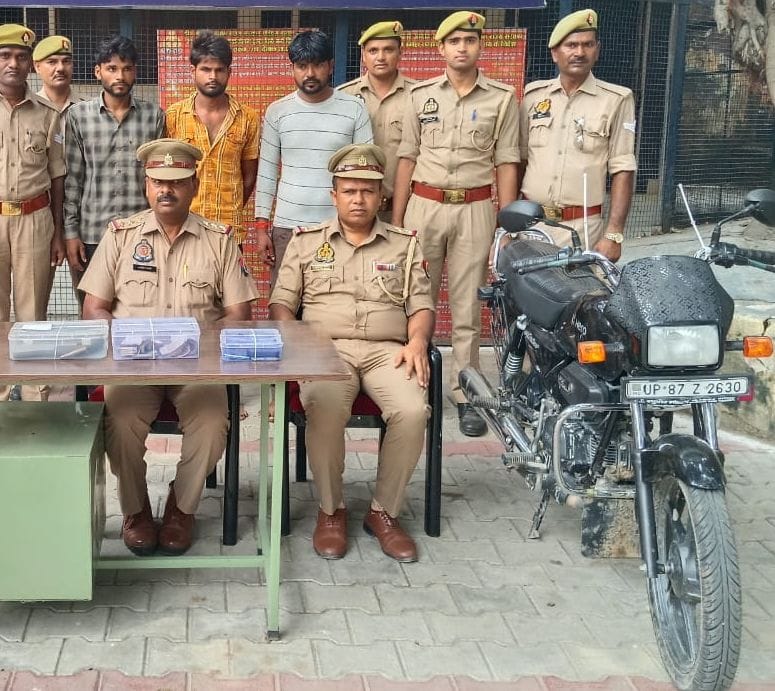 फोटो70सोरोंजी पुलिस की हिरासत में लूट की घटना के आरोपी। स्रोत:पुलिस मीडिया सेल