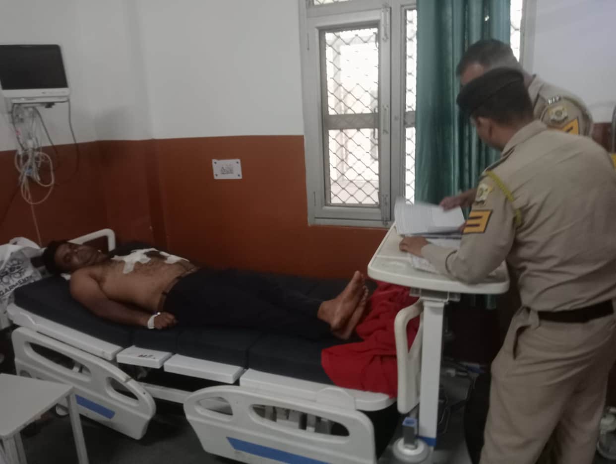 Youth attacked with a sharp-edged weapon following an altercation in Jammu Khala.
