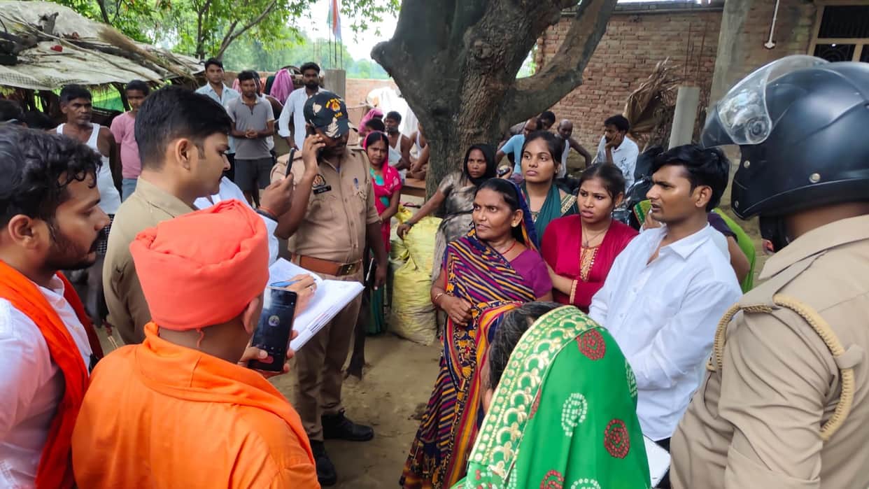 10 people, including a pastor, detained on charges of religious conversion.