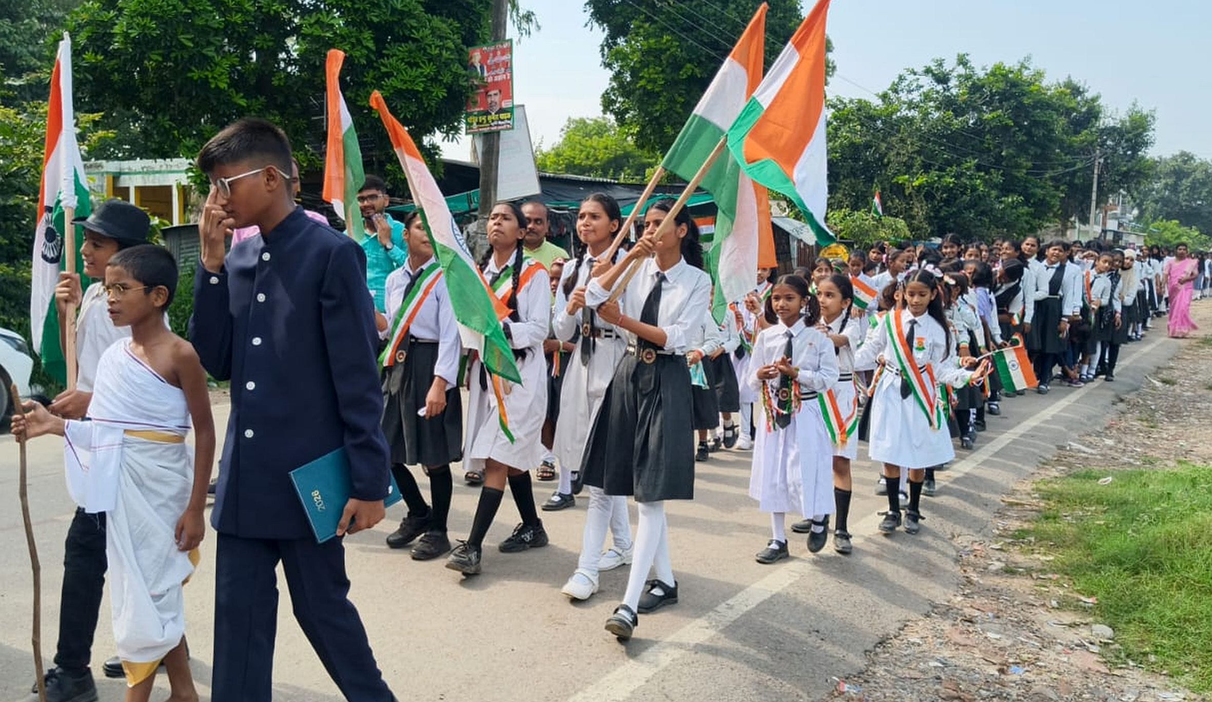जायस में स्वतंत्रता दिवस पर प्रभात फेरी में शामिल बच्चे।-संवाद