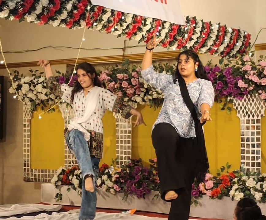 Children's performances captivated the audience at the Jhulelal Festival