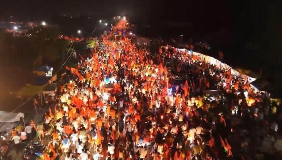 A massive surge of devotees at Kachhla Ghat; Kanwariyas performed Jalabhishek