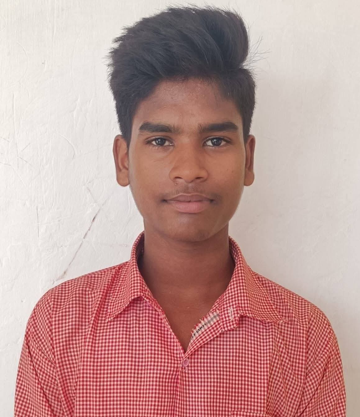 कामेश्वर धाम में पोखरे में डूबने से मृतक फेफना थाना क्षेत्र के वायना गांव निवासी प्रिंस खरवार। 