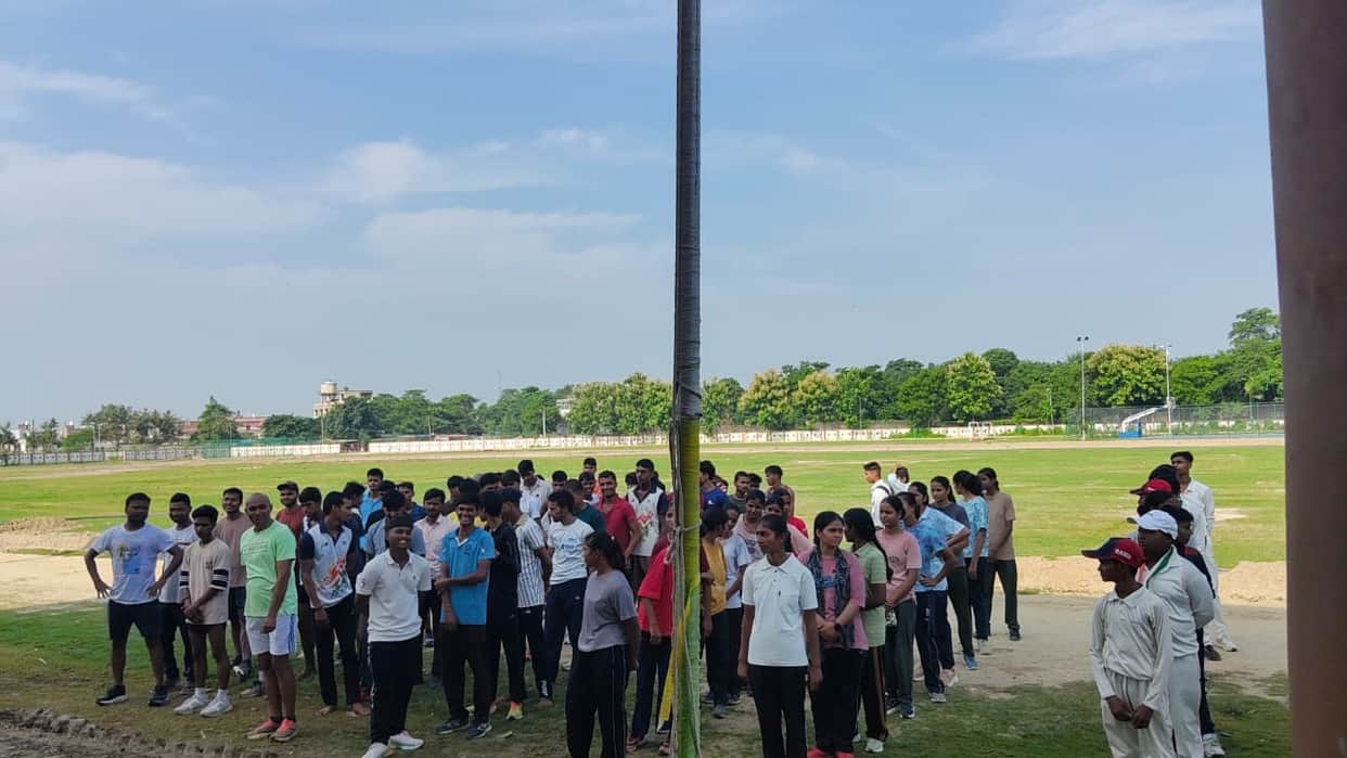 Akash and Roshni top in cross-country.