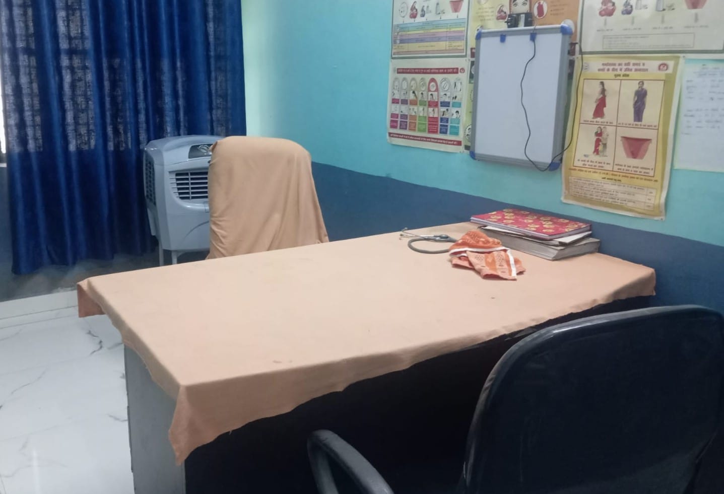 कसियापुर पीएचसी पर खाली पड़ी चिकित्सक की कुर्सी। संवाद
