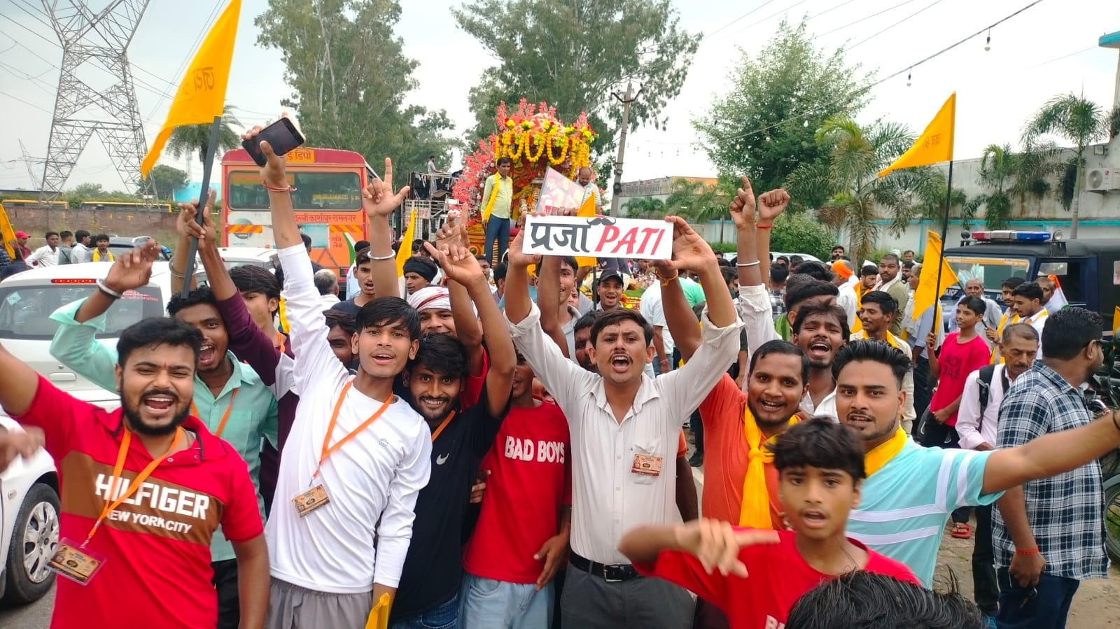 Lord Maharaj Daksha Prajapati's procession was taken out in Khatauli.