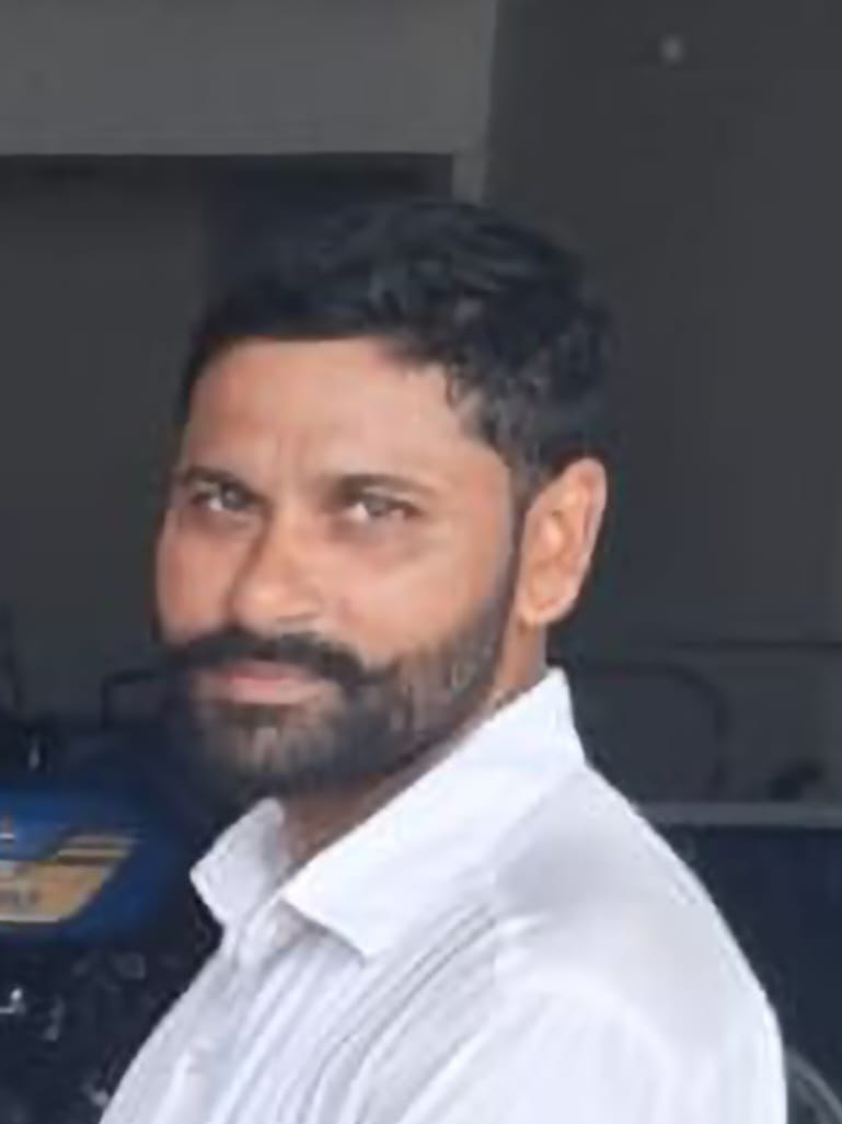 Liquor shop salesman murdered; road blocked in protest.