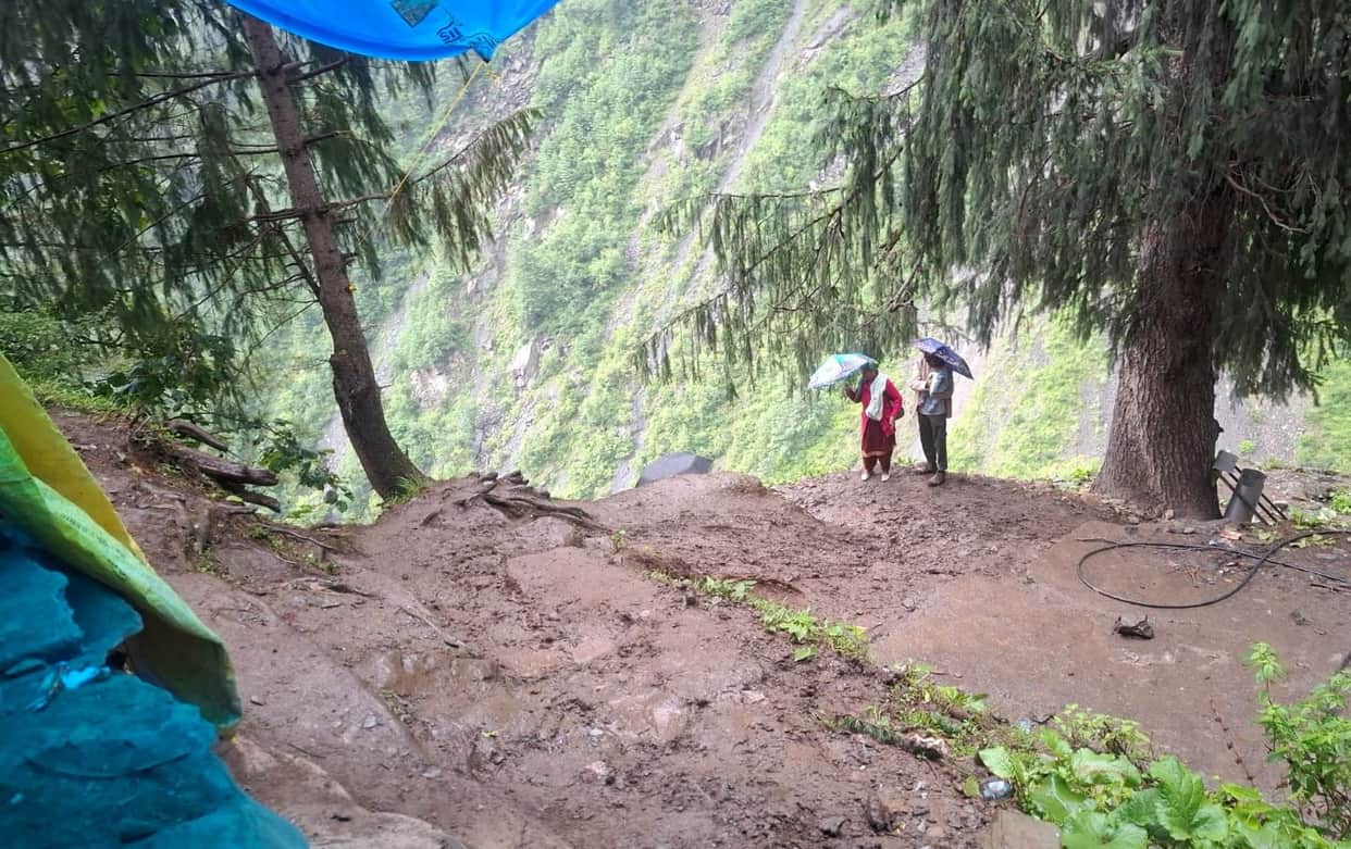 Manimahesh Yatra... The fear of the gorge on the path of faith.