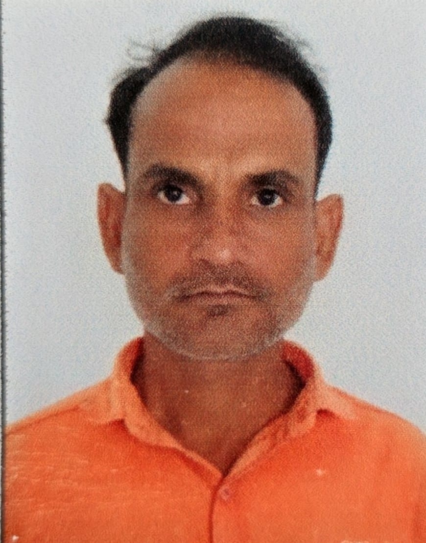 Laborer's body found by the roadside; family suspects murder.