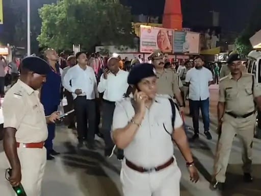 Chandauli News: पीडीडीयू जंक्श्न के ऊपरी तल पर लगी आग