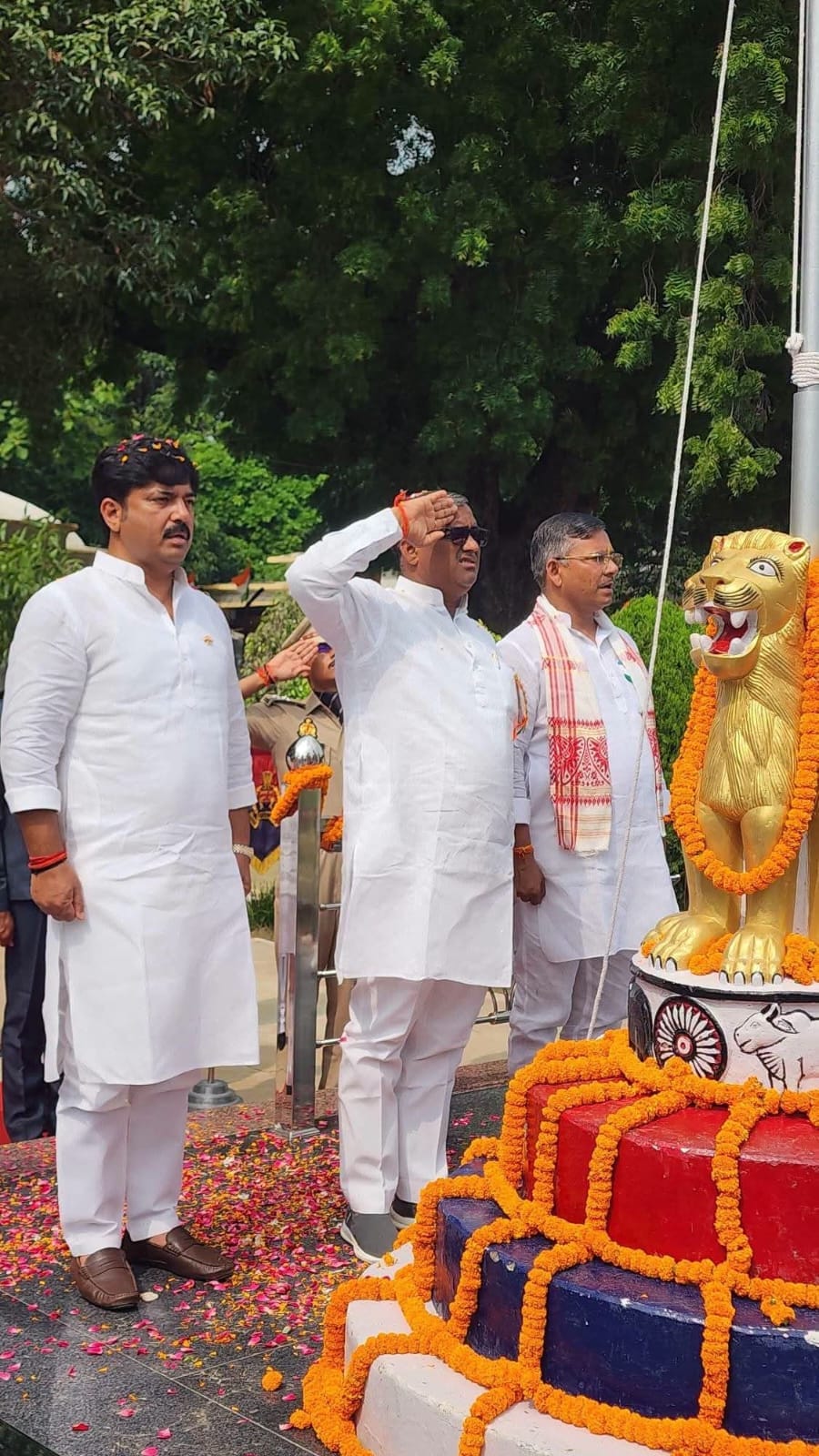 It's because of sacrifice and struggle that we are breathing in independent India: Girish