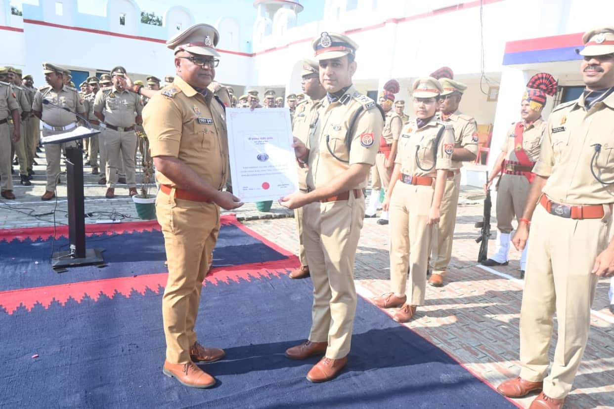 Siddharthnagar News: Police personnel honored with Director General's Medal for commendable work