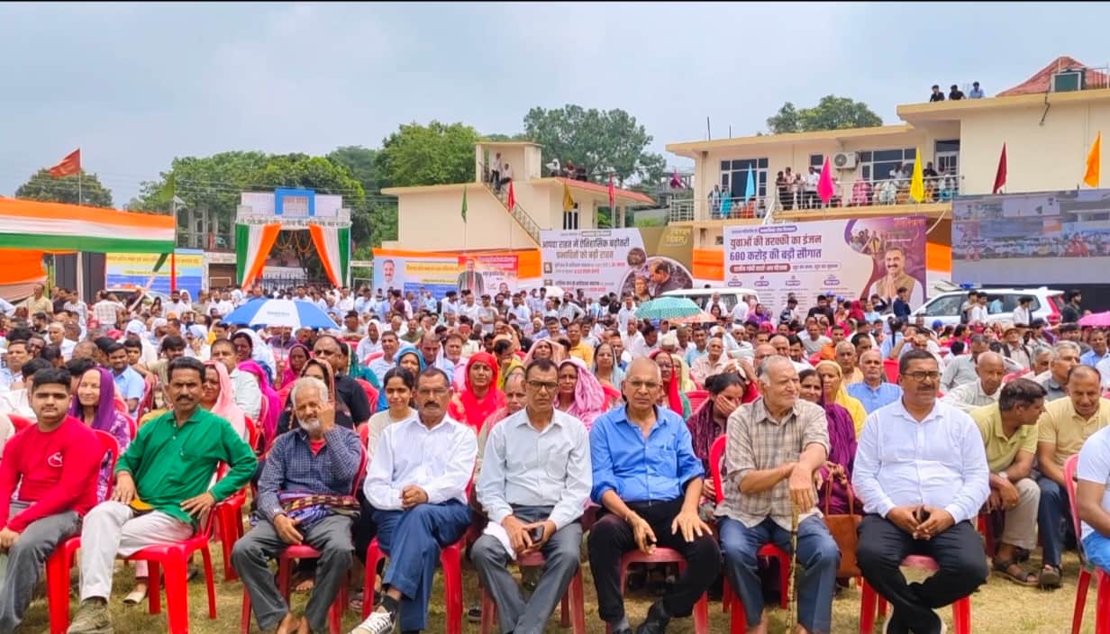 People at the state-level function went parched for water under the scorching sun; there was not even any shade available.