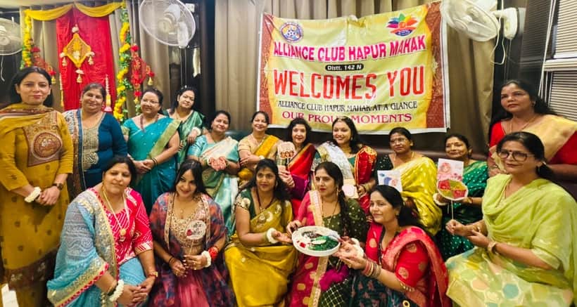 Rocking the stage with Teej songs, Rashmi Garg crowned 'Teej Queen'.