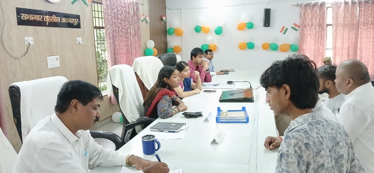  सोमवार को आयोजित समाधान दिवस में अकबरपुर तहसील में पीड़ितों की समस्याएं सुनती डीएम। सूचना विभा