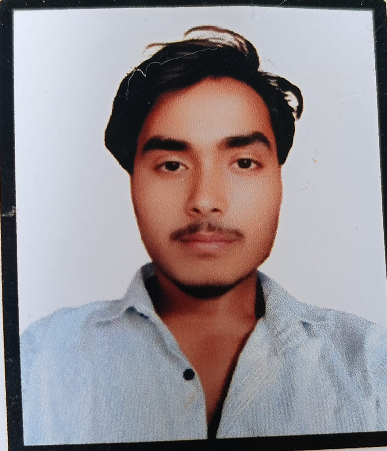 सराय अकिल के चंदूपुर अमरायन निवासी मृतक सोनू उर्फ ननका की फाइल फोटो।श्रोत परिजन