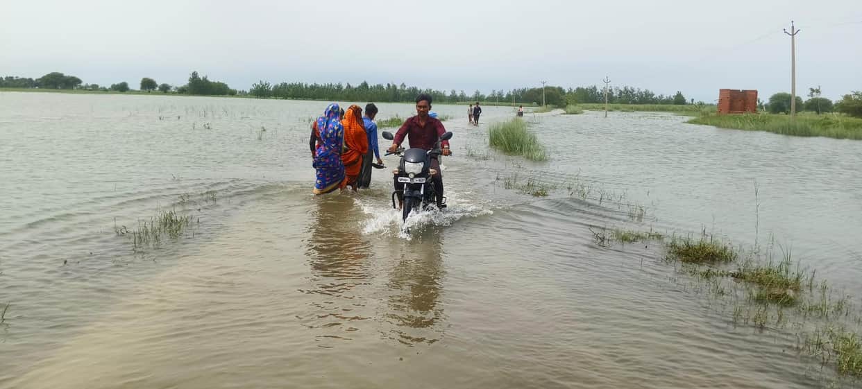 Saryu crosses danger mark; nine villages marooned by floods.