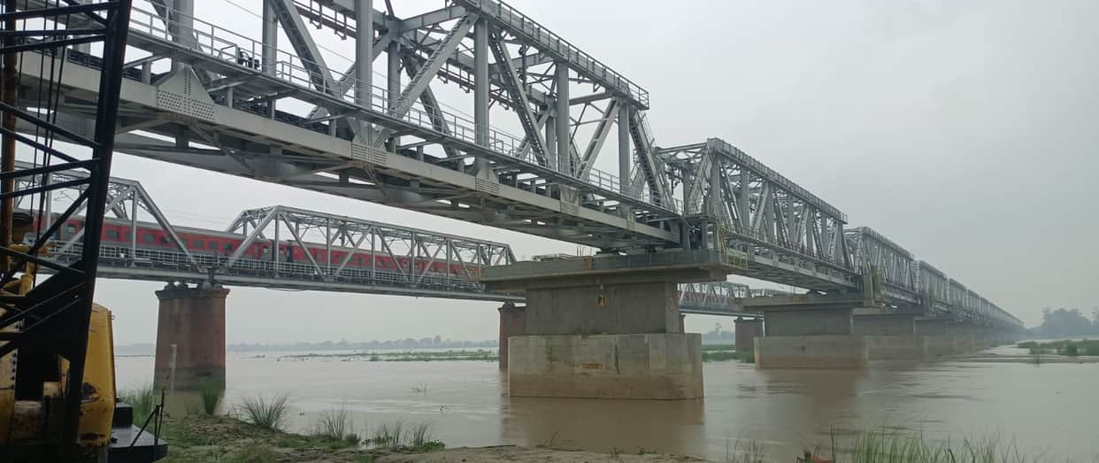 New bridge over the Saryu on the Bhatni-Varanasi rail section