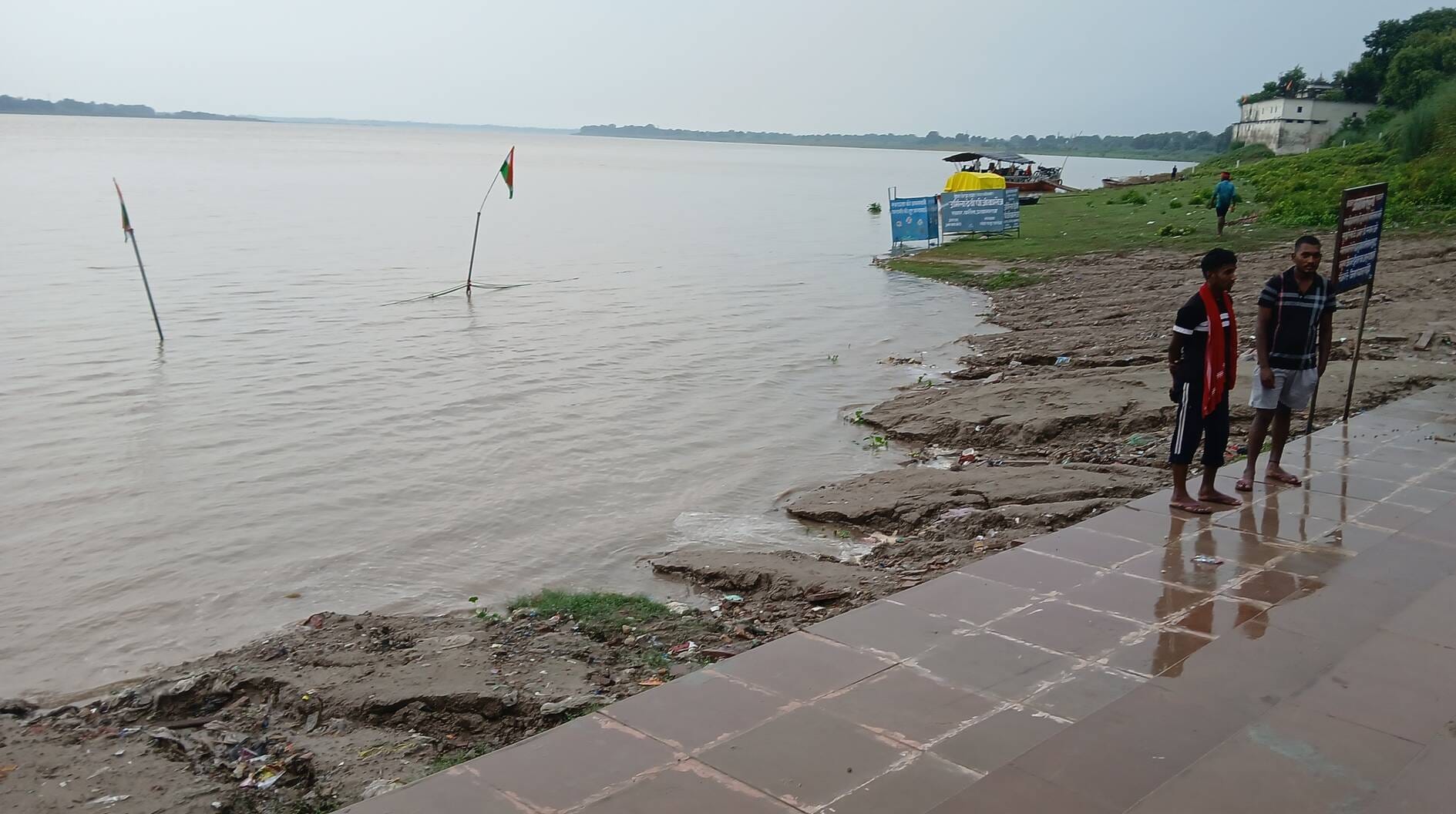 सीतामढ़ी में पक्के घाट तक पहुंचा गंगा बाढ़ का पानी। संवाद