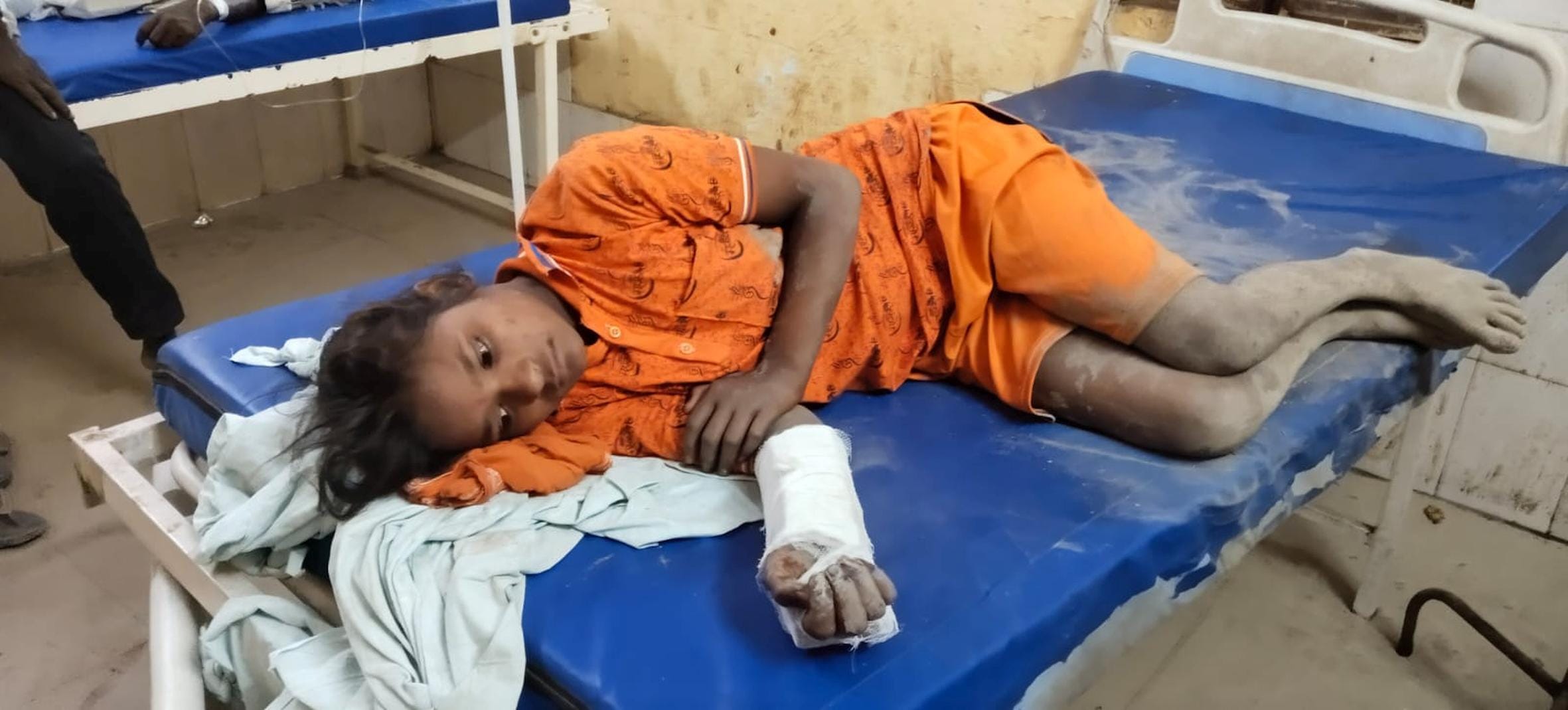 सड़क हादसों में घायल श्रद्धालु।