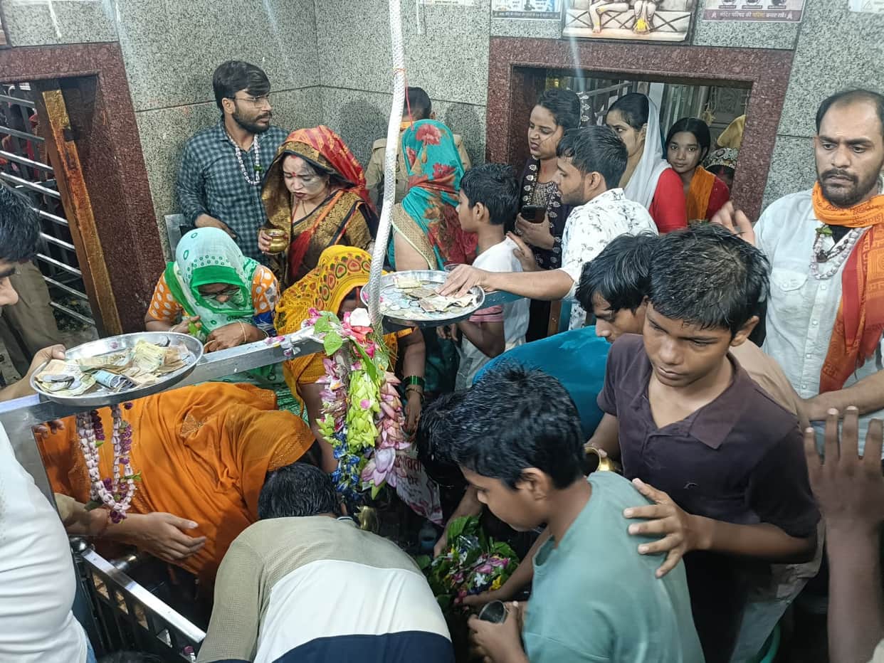 Third Monday of Sawan: Devotees throng for darshan.