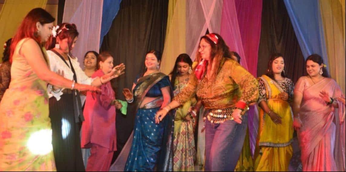 Women danced to Sawan songs