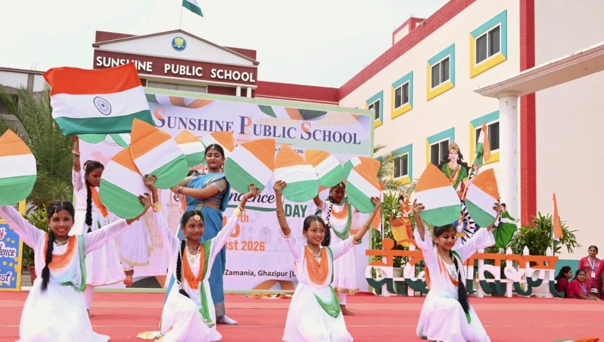 Ghazipur News: निजी शिक्षण संस्थाओं में सांस्कृति प्रस्तुतियों ने मोहा मन