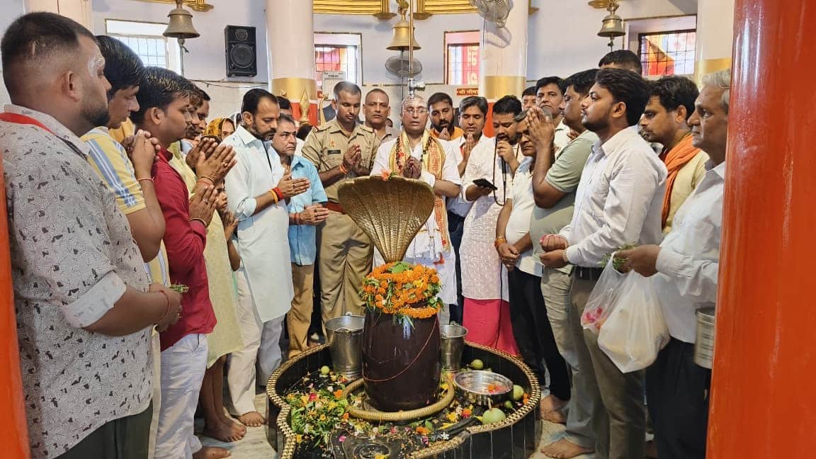 Devotees thronged Shiva temples on the third Monday of Sawan and performed *Jalabhishek*.