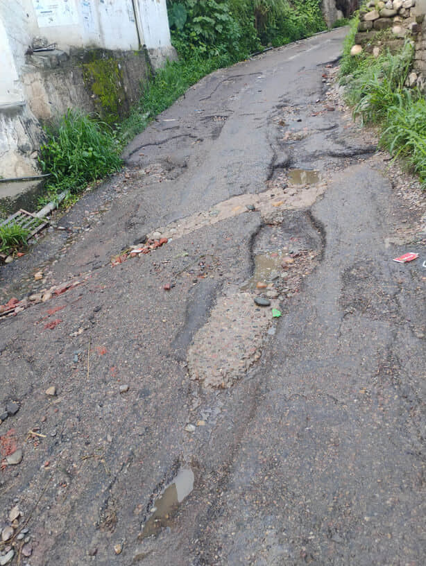 Commuting on the Tal-Tikkar link road has become difficult; the road has turned into a stretch of potholes.