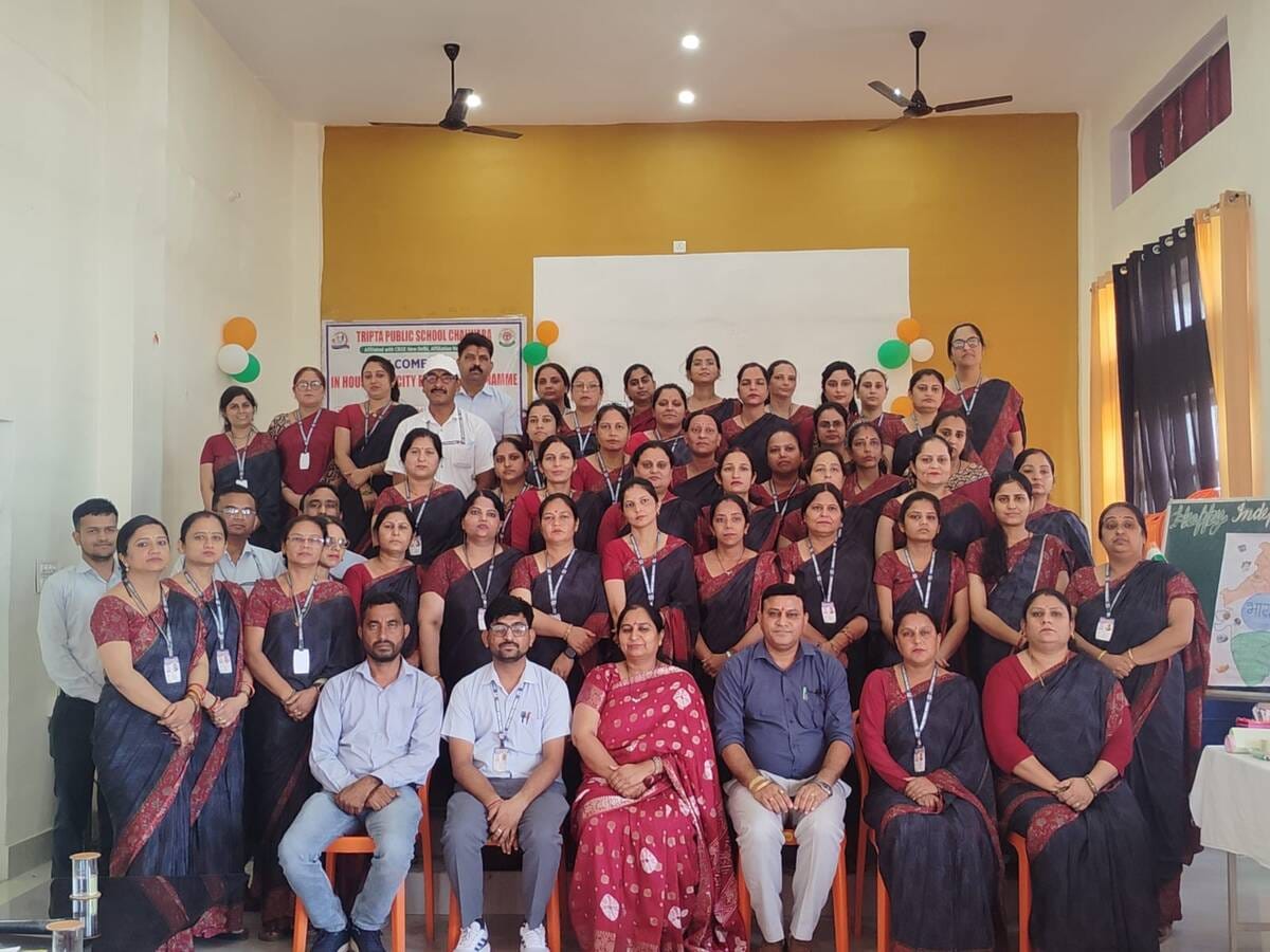तृप्ता पब्लिक सीनियर सेकेंडरी स्कूल चलवाड़ा में कार्यशाला के दौरान अध्यापक व अन्य। स्रोत: संस्था