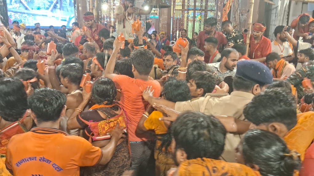 Bihar: छह लाख कांवरिया, हर-हर महादेव के जयकारे और भगवा रंग... तीसरी सोमवारी पर गरीबनाथ धाम का अद्भुत नजारा