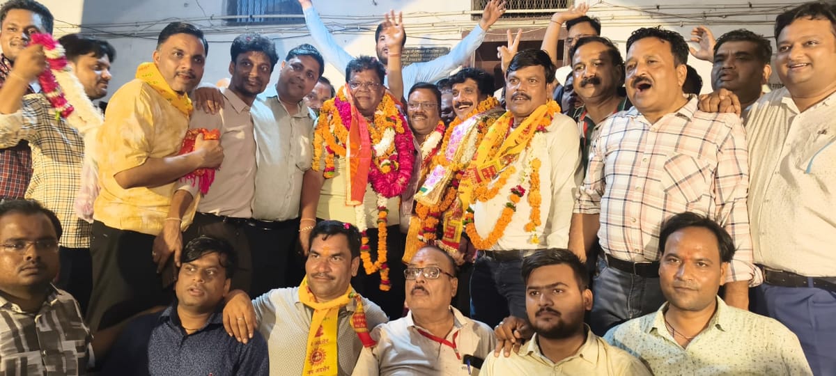 Hathras News: अनिल अग्रवाल सभा के अध्यक्ष व मनोज बने महामंत्री