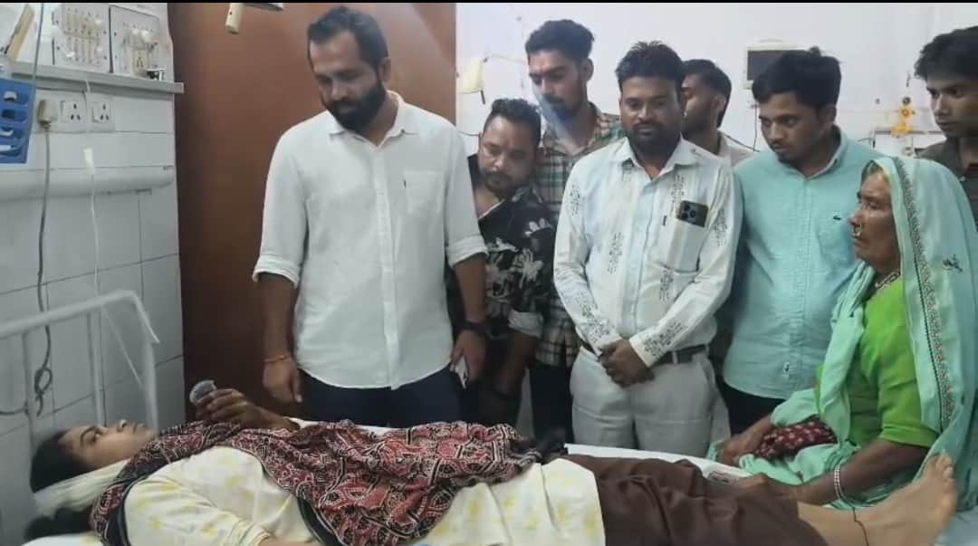 Banswara News: Police Accused of Assaulting Family Inside Home, Girl Hospitalised; Family Complains to SP