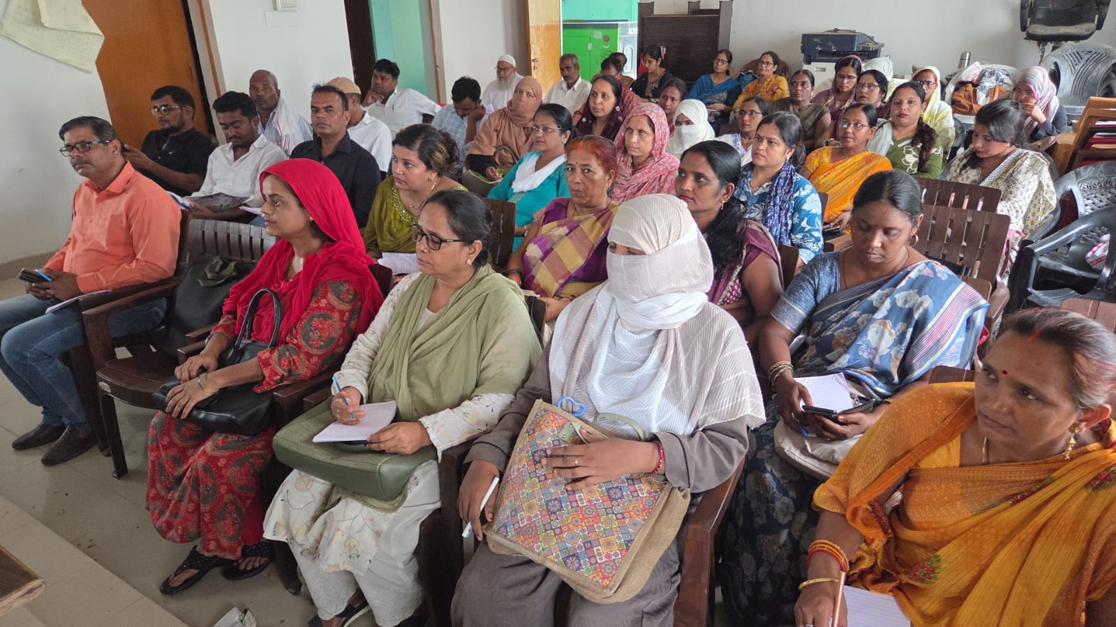 बीआरसी सेमरियावां में एफएलएन प्रशिक्षण दिया गया। संवाद