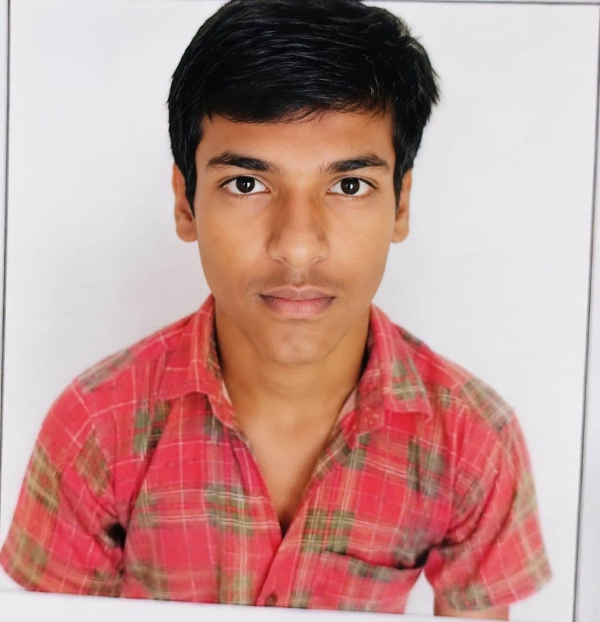 Class 11 student suddenly collapses on the ground during lunch; dies before reaching the hospital.