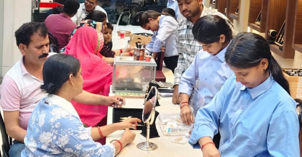 Silver Rakhis adorned the jewellery market