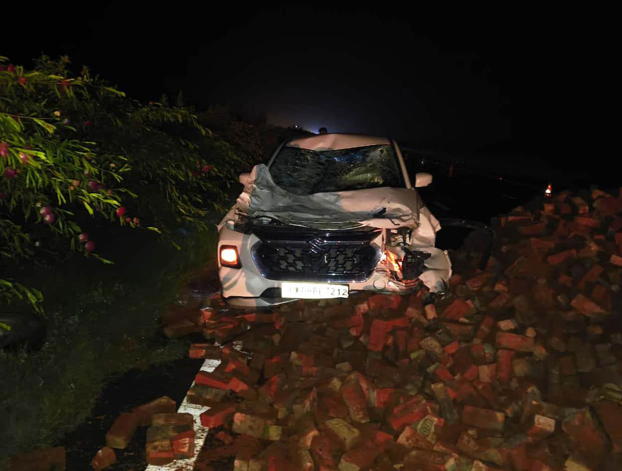 Brick-laden tractor-trolley overturns after wheel detaches; car crashes into it from behind; eight injured.
