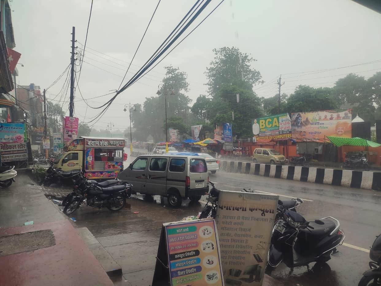 Heavy rains make the weather pleasant, roads waterlogged
