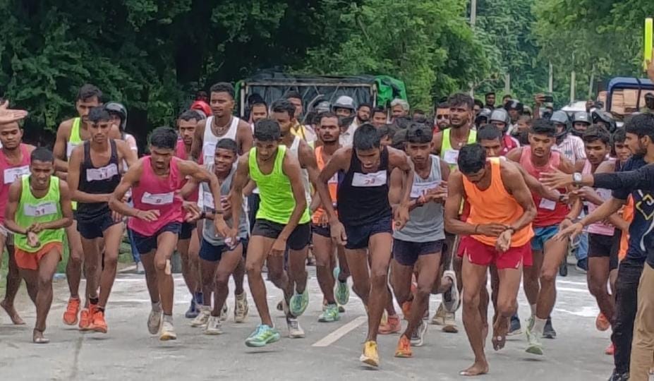 Varanasi News: खेल - नाग पंचमी पर 1600 मीटर की दौड़ में बनियापुर, जाल्हूपुर, चौबेपुर के धावकों का दबदबा