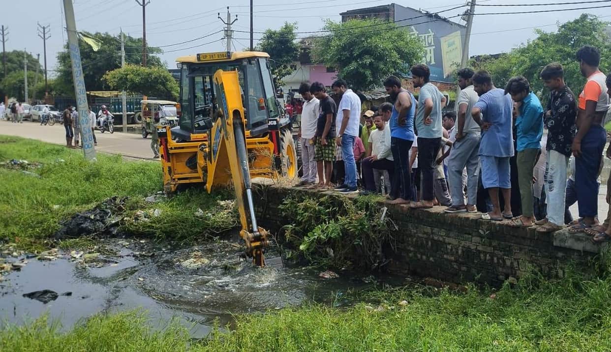 Administration swings into action after water enters 50 homes; gets blocked culvert cleared.