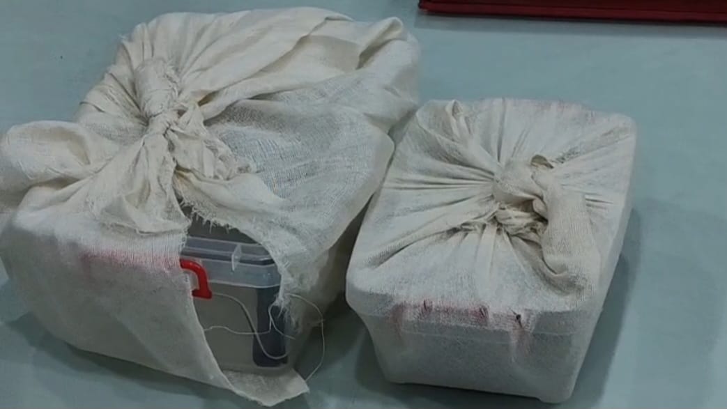 Srinagar: एंबुलेंस में मरीज की जगह 90 किलो गांजा निकला, चालक गिरफ्तार, पुलिस ने वाहनों की चेकिंग की सख्त