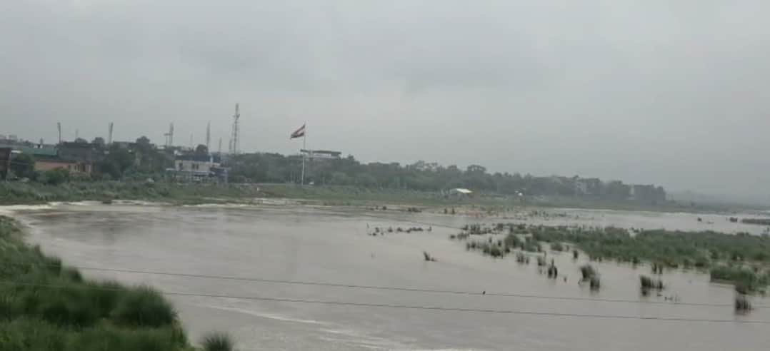 jharkhand heavy rain gaya flood alert falgu river water level administration high alert today bihar news