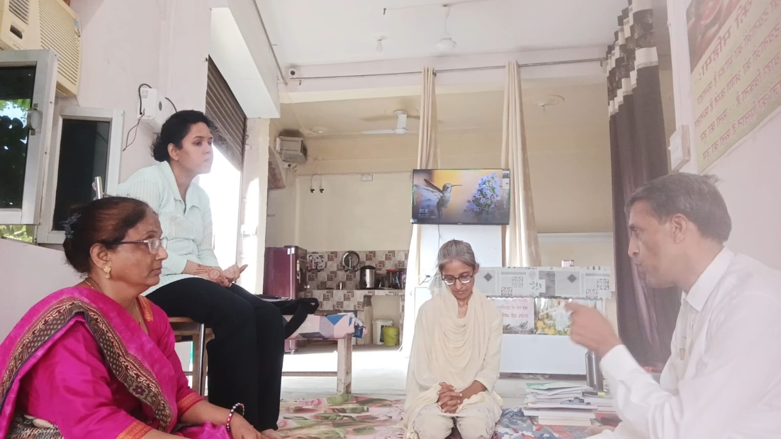 फोटो 2 नरवाना। फलाहार व मेडिटेशन की जानकारी देते हुए बीके अश्वनी दीवान। स्रोत बीके अश्विनी।