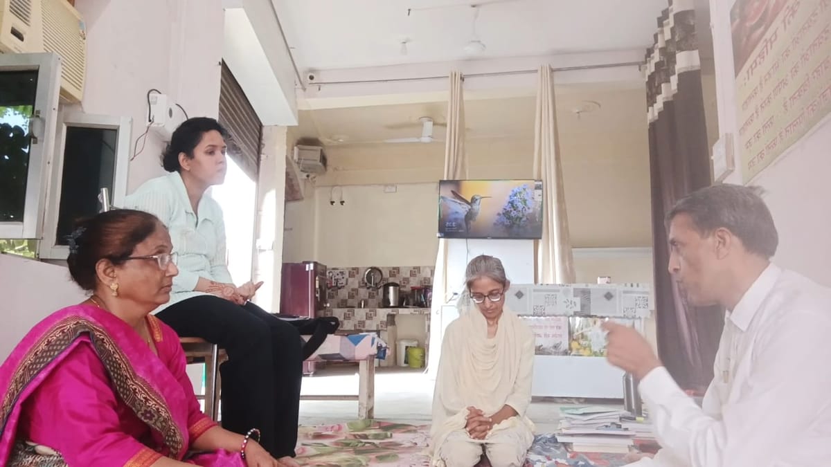 Sonipat News: महाराष्ट्र से फलाहार सीखने नरवाना पहुंचीं दो युवतियां, बीके अश्वनी दीवान से ले रहीं प्रशिक्षण