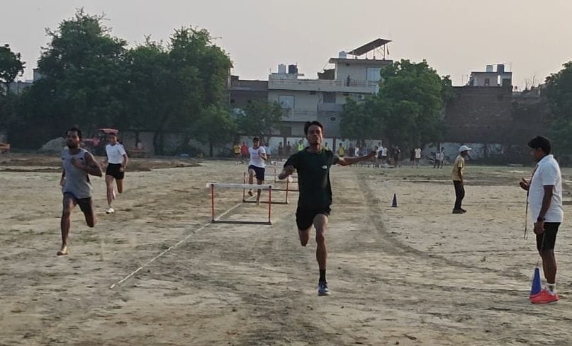 फोटो-2-स्टेडियम में दौड़ का अभ्यास करते एथलेटिक्स प्रशिक्षार्थी। संवाद
